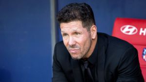 Simeone tiene coronavirus y preocupa el brote de casos en el fútbol de España