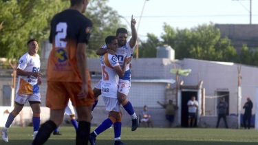 Roca goleó a La Adela y clasificó a los playoffs del Regional Amateur