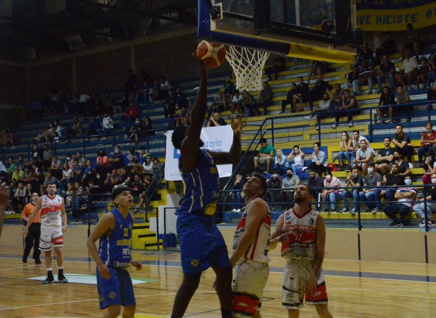 Howard Wilkerson buscará hacerse fuerte en la noche de hoy. Progreso y Estudiantes prometen jugar un partido de dientes apretados. Foto Gino Avoledo