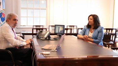 Aníbal Fernández y Arabela Carreras en una reunión realizada tiempo atrás (Foto: Archivo)