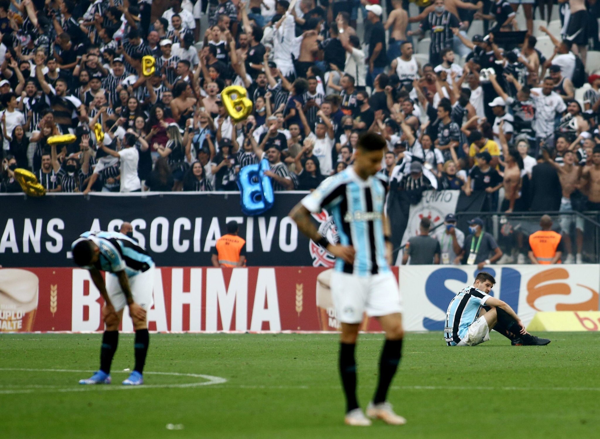 Las cargadas de los hinchas de Atlético Mineiro en el último partido contra Gremio. 