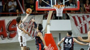 El último le ganó a uno de los candidatos en la Liga Nacional de básquet