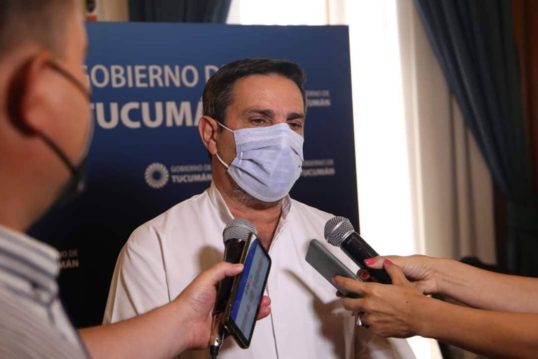 "El hecho de vacunarse tiene mucho que ver con la gravedad de la enfermedad", resaltó el ministro de Salud de Tucumán. 