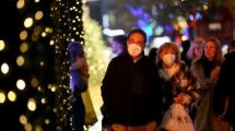 Imagen de EEUU: La ómicron genera más restricciones antes de Navidad