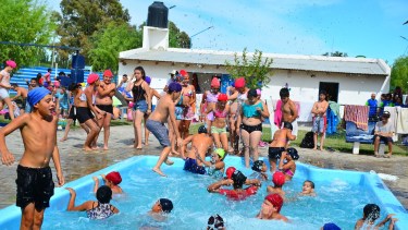 En Godoy, desde este lunes estará habilitada la temporada de verano en las piletas municipales. (Foto Néstor Salas)
