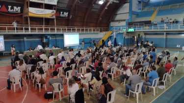 La asamblea de delegados se realizó el lunes por la noche en el gimnasio de Bomberos.