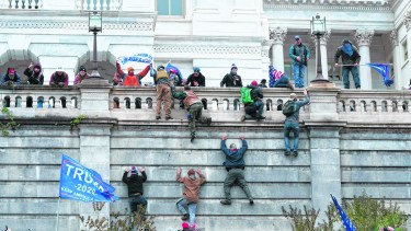 Riot. El asalto al capitolio quedará en el recuerdo no sólo como palabra sino como acción. (Foto AP)