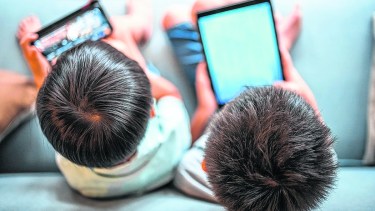 Se considera adicción cuando hay síndrome de abstinencia, cuando te cambia el humor porque no puedes consumir  o  cuando hay  sustitución de actividades. 