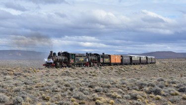 La Trochita en plena estepa rionegrina. Foto: José Mellado.