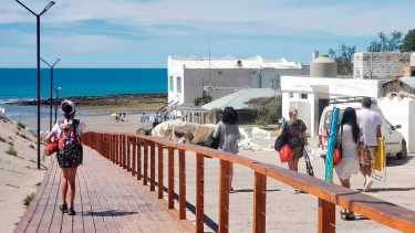 Las Grutas convoca cada vez a más visitantes de todo el país. Foto: Martín Brunella