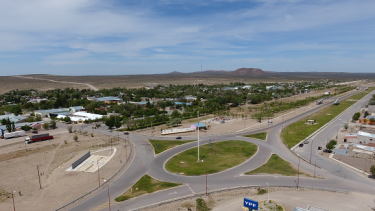 La localidad está emplazada en la intersección de las ruta provincial 8 y nacional 23. Es un punto estratégico en la Región Sur. Foto: gentileza. 
