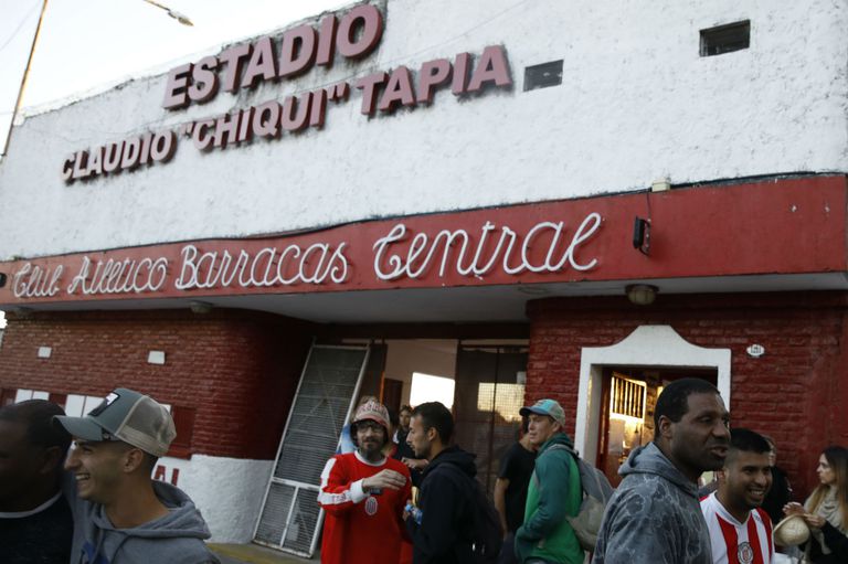 El estadio de Barracas lleva el nombre de Tapia. 