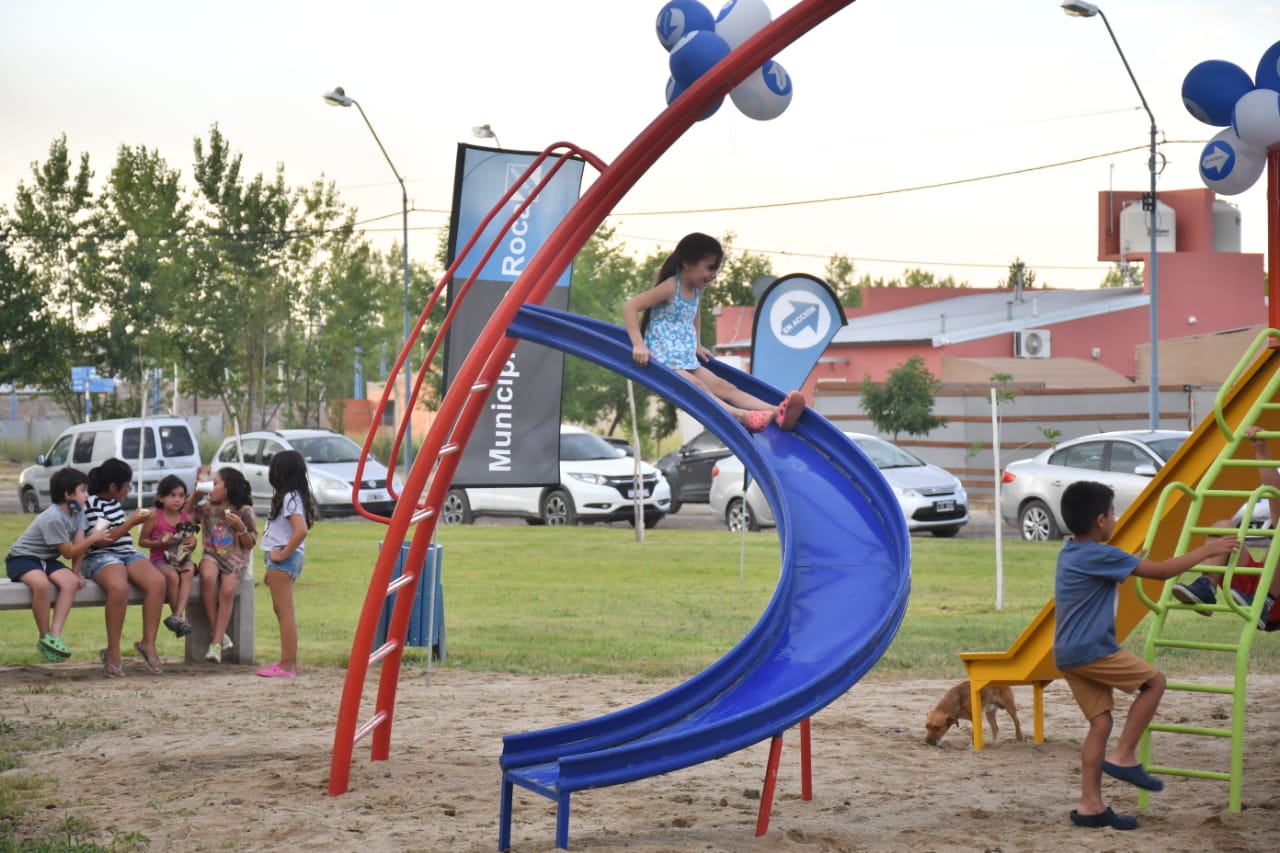 Los niños del barrio cuentan con un nuevo espacio de diversión y esparcimiento.