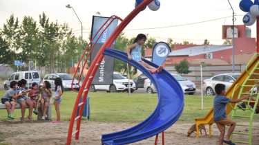 Los niños del barrio cuentan con un nuevo espacio de diversión y esparcimiento.