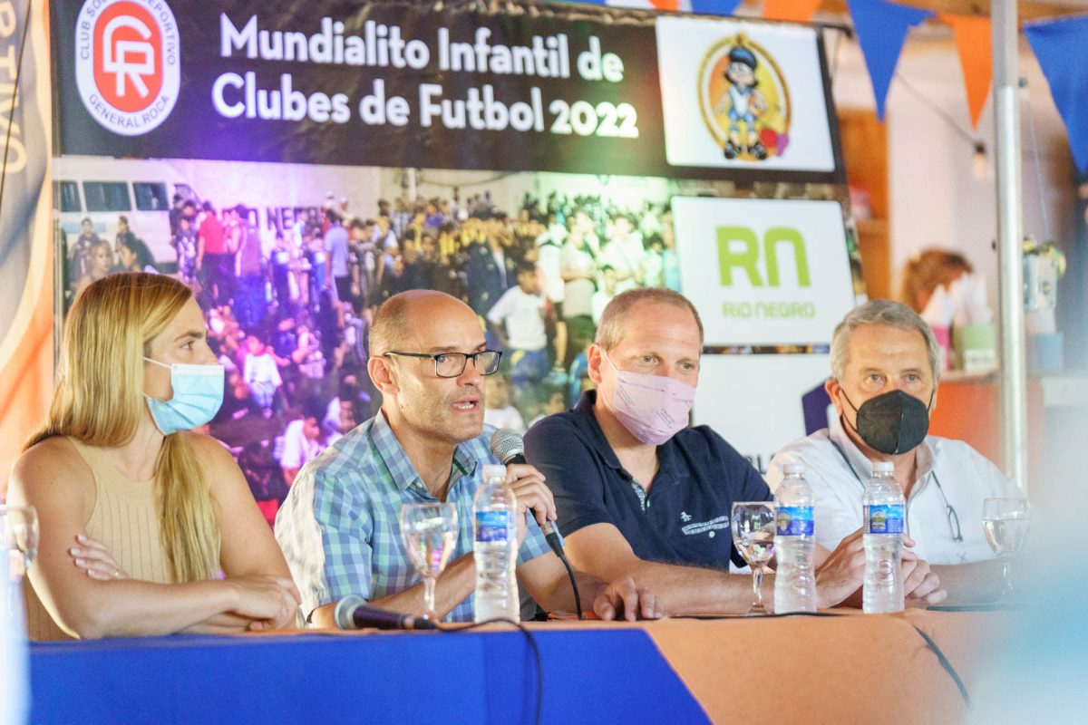 La presentación del Mundialito se realizó el 23 de diciembre en la confitería del Deportivo Roca. (Foto: Carlos Mir)