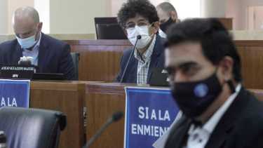 El concejal Atilio Sguazzini presentó el proyecto de presupuesto 2.022 y la oposición aprobó mayoritariamente (foto Oscar Livera) 