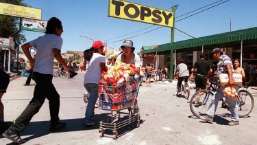 La cadena local de supermercados fue la que más sufrió los saqueos. Foto: Archivo Río Negro.