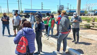 ATE Cutral Co y Plaza Huincul cortan el acceso de la refinería YPF (Foto: gentileza)