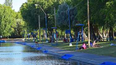 Roca 09/12/21: Inauguración de la temporada de verano en el piletón de la Apycar y el parador de la isla 132. Foto: Andrés Maripe