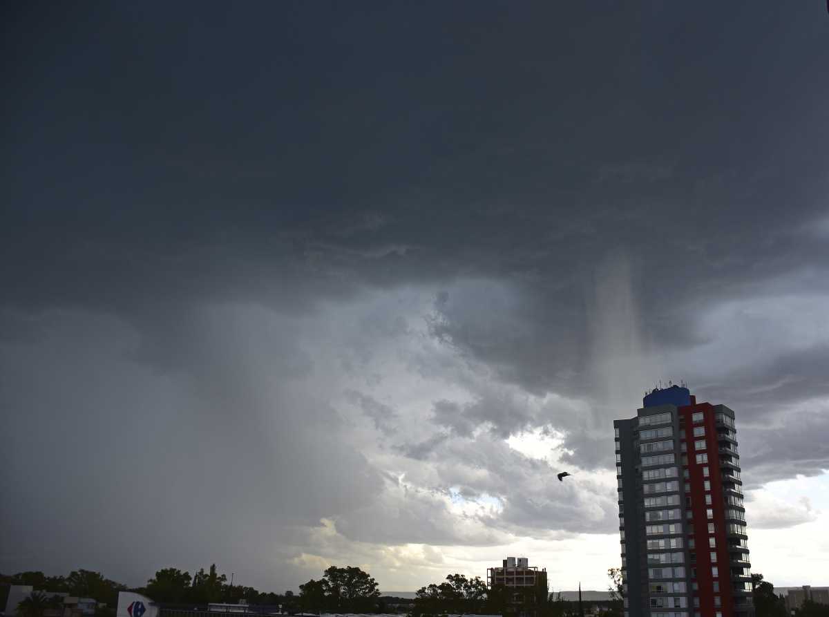 General Roca es una de las localidades donde rige el alerta por tormentas. Foto: Andrés Maripe