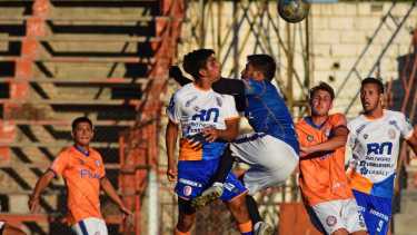 Deportivo Roca jugará mañana el partido de vuelta ante J.J. Moreno y definirá su futuro en el Regional Amateur, en Madryn. Foto: Andrés Maripe