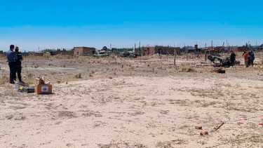 Personal de la Comisaría 47 de J.J. Gómez inició los primeros rastrillajes en la zona de bardas, al oeste de Roca. (foto: Gentileza)