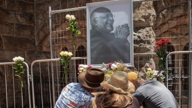 Desmond Tutu, un símbolo de la lucha contra el apartheid en Sudáfrica, galardonado con el Premio Nobel de la Paz, murió hoy a los 90 años. Foto: AFP - Télam 