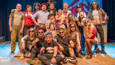 Tras un fallido casting, el elenco se conformó a partir de contactos con viejos alumnos. Fotos: Casa de la Cultura