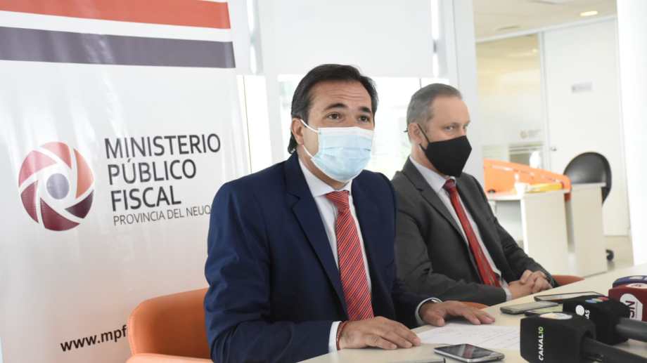 A Gerez lo acompañó el fiscal jefe de Homicidios, Agustín García. Foto Florencia Salto.