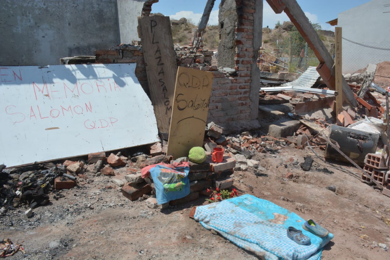 La vivienda donde ocurrió el crimen quedó reducida a escombros. (Archivo/Yamil Regules)