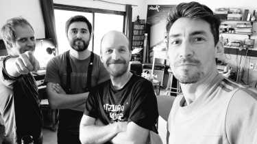 El cuarteto: Andrés Fuhr en contrabajo, Hernán Hock en guitarra, Pablo Venegas en bateria y Víctor Valdebenito en saxo tenor. Foto gentileza