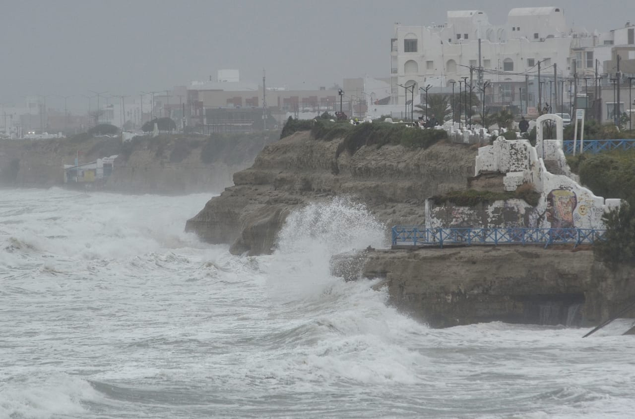 La furia marítima sorprendió a los vecinos de la ciudad costera. Foto: Martín Brunella.-