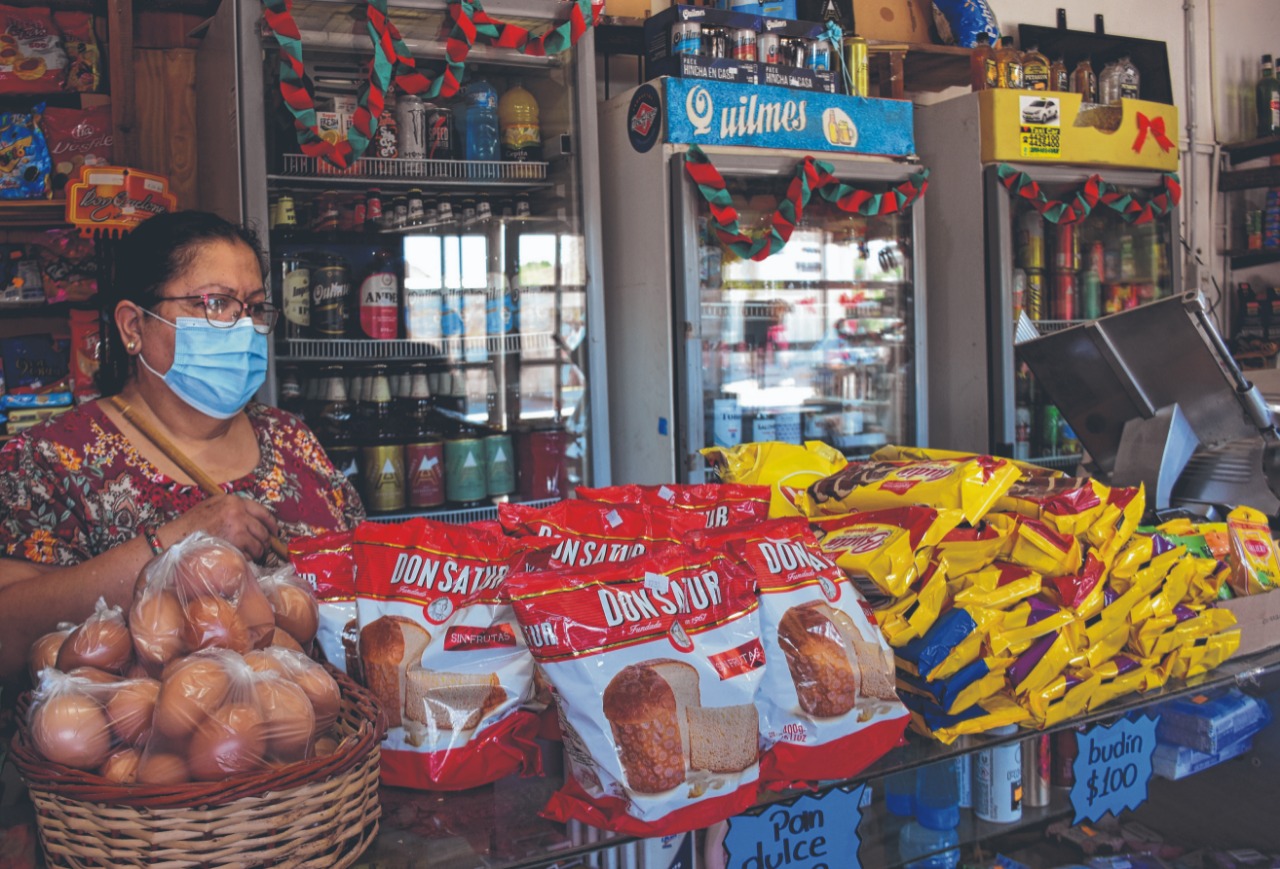 Algunos comercios realizaron un pedido de panes dulces y budines pero la mitad de lo que encargaron el año pasado.  Foto Emiliana Cantera