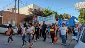 A 20 años de las protestas del 2001, organizaciones sociales marcharon en Roca