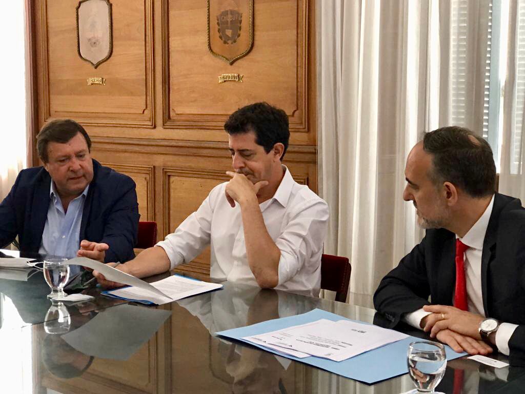 Dos senadores para un proyecto ejecutivo. De Pedro convocó a Weretilneck y a Doñate, exhibiendo las prioridades legislativas de Nación.
