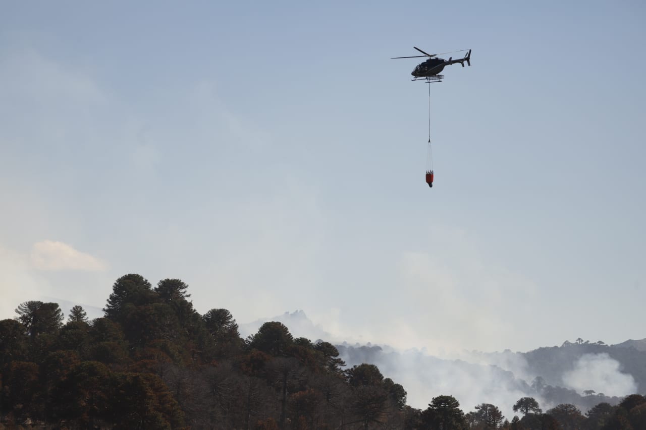 Aluminé, uno de los puntos del fuego, se combate de manera terrestre y por medios aéreos. Foto: Gentileza