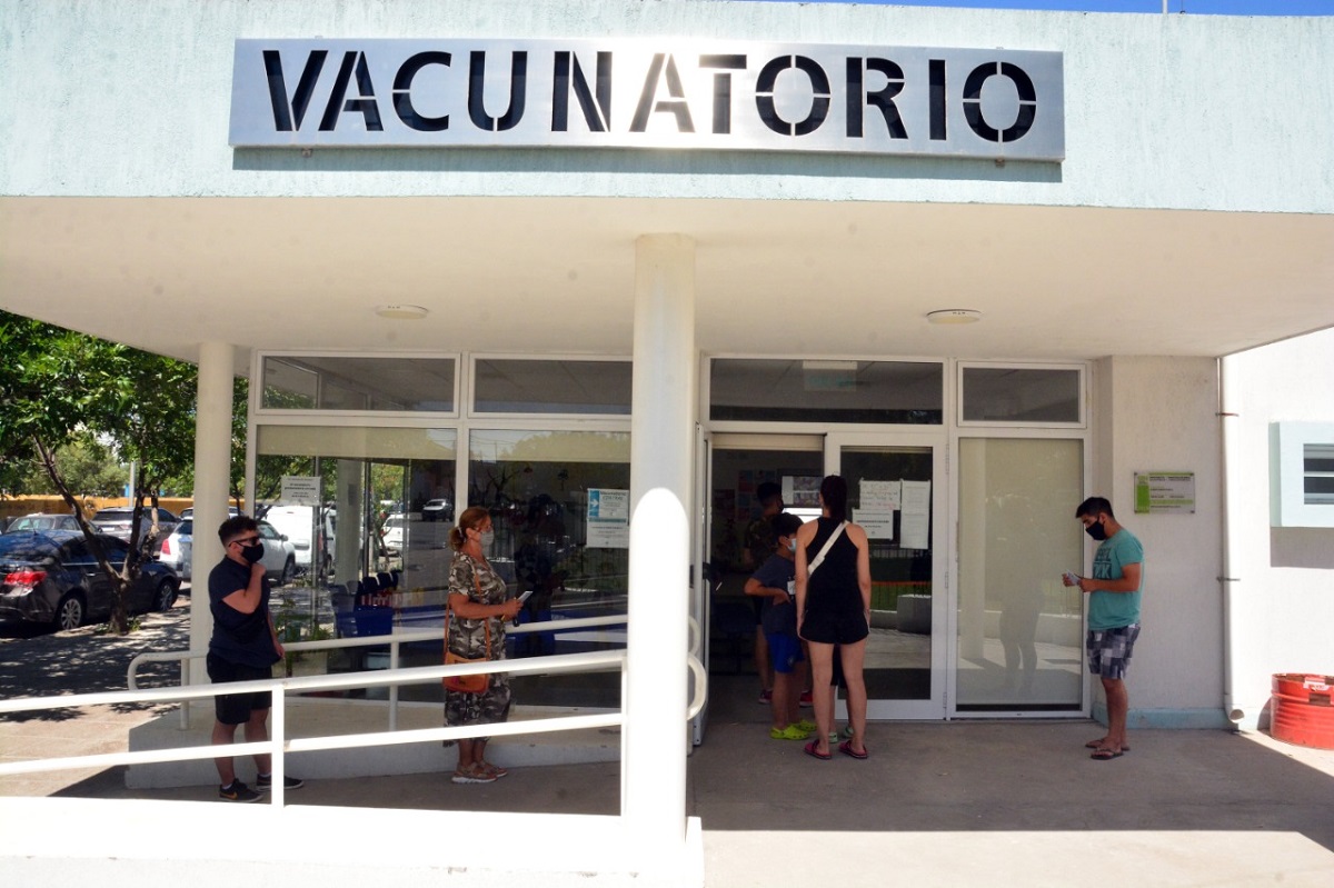 Cada vacunatorio rionegrino determinará las estrategias y acciones de cara a la vacunación.  Foto Archivo: Marcelo Ochoa.