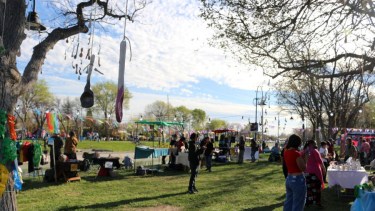 La feria, que ya cumplió un año de armar todos los fines de semana se prepara para celebrar la autogestión el próximo 11 y 12 de diciembre con música en vivo. Foto Gentileza.