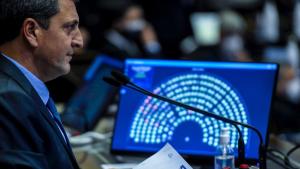 Con muy poco, el gobierno sonríe en Navidad