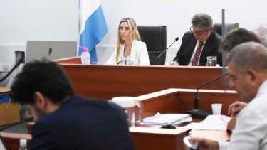 El juez Matcelo Gómez y la jueza Florencia Caruso, en una de las audiencias del juicio.  (Florencia Salto) 