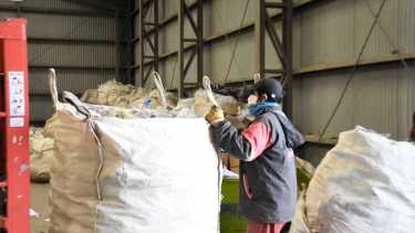 Gaido quiere hacer banquitos de plástico en el Complejo Ambiental Neuquén