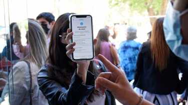 El pase sanitario estará vigente para personas mayores de 13 años. Foto: Florencia Salto