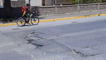 Los baches estarán en la agenda de los próximos 3 meses en el centro y en los barrios (foto Florencia Salto