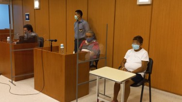 Los dos acusados estuvieron asistidos por el defensor oficial, Luis Carreras. (foto: Luis Leiva)