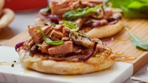 Mirá que fáciles de hacer son estas pizzetas de atún