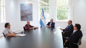 Oficializan el bono de fin de año de 20.000 pesos para trabajadores estatales