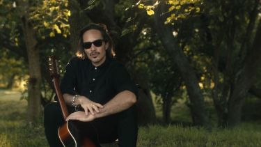 “Son versiones más humanas estas canciones”, le dice Emma Horvilleur a Río Negro.