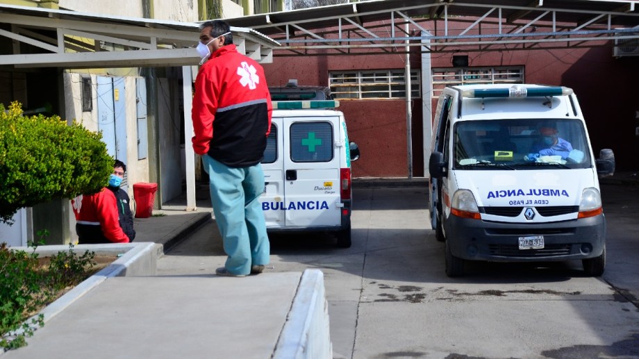 El hombre de 72 años sufrió fracturas de costillas y permanece internado en el hospital de Regina. (Foto Néstor Salas)
