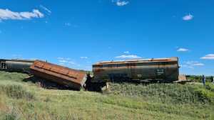Cedió una alcantarilla y provocó un nuevo descarrilamiento de un tren de cargas