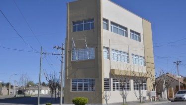 En la sede de OSECAC en el edificio del Centro de Empleados de Comercio funcionará el vacunatorio covid del hospital de Regina. (Foto Néstor Salas)